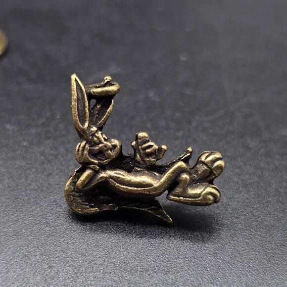 1992 Bugs Bunny Pewter Pin Loonet Tunes Angel Warner Brothers - Picture 1 of 7